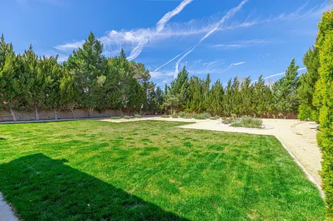 Exterior - 3851 Paula Ln, Lancaster, CA 93535 photo 7 of 14
