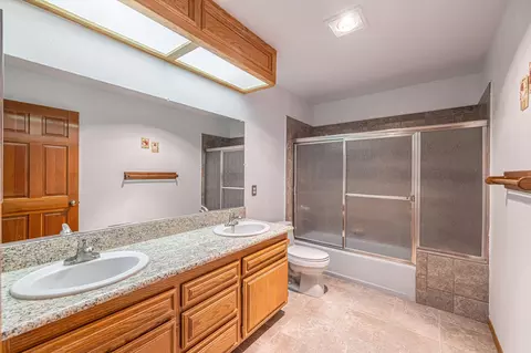 Bath - 3851 Paula Ln, Lancaster, CA 93535 photo 2 of 5