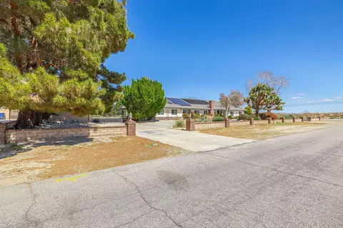 View/Area - 3851 Paula Ln, Lancaster, CA 93535 photo 2 of 10