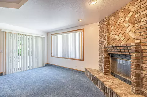 Living - 3851 Paula Ln, Lancaster, CA 93535 photo 2 of 4