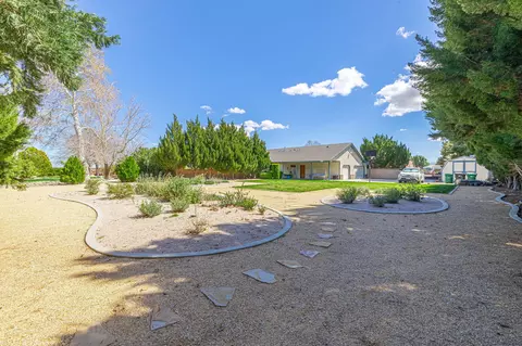 Exterior - 3851 Paula Ln, Lancaster, CA 93535 photo 9 of 14