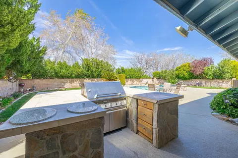 Exterior - 3851 Paula Ln, Lancaster, CA 93535 photo 12 of 14