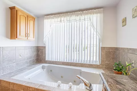 Bath - 3851 Paula Ln, Lancaster, CA 93535 photo 5 of 5