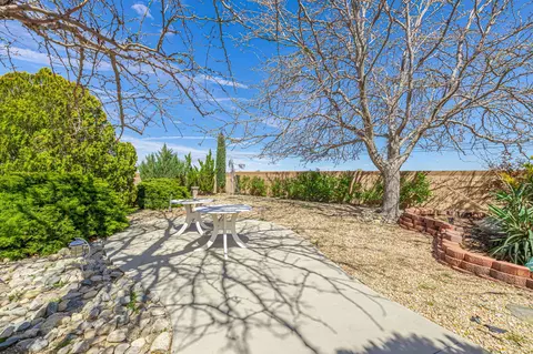 Exterior - 3851 Paula Ln, Lancaster, CA 93535 photo 10 of 14