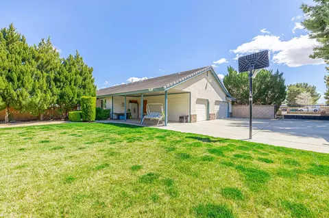 Exterior - 3851 Paula Ln, Lancaster, CA 93535 photo 8 of 14