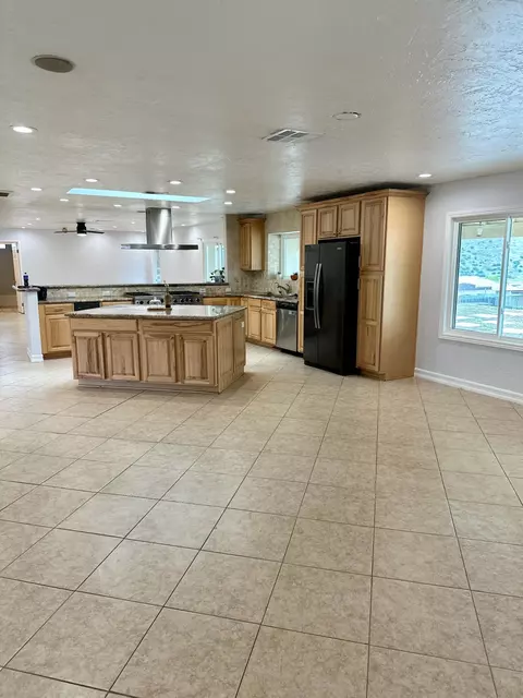 Kitchen - 33649 Cattle Creek Rd, Acton, CA 93510 photo 4 of 8