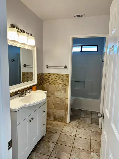 Bath - 33649 Cattle Creek Rd, Acton, CA 93510 photo 6 of 7