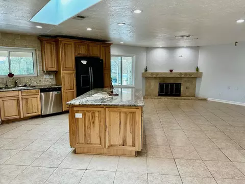 Kitchen - 33649 Cattle Creek Rd, Acton, CA 93510 photo 3 of 8