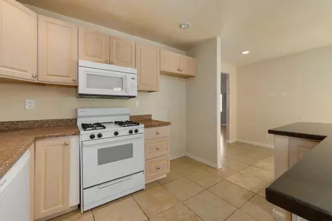 Kitchen - 44519 Benald St, Lancaster, CA 93535 photo 2 of 6