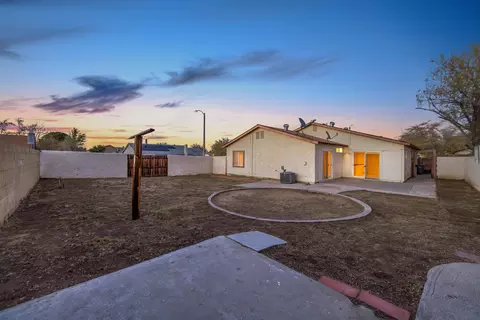 Exterior - 44519 Benald St, Lancaster, CA 93535 photo 3 of 4