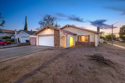 Exterior - 44519 Benald St, Lancaster, CA 93535 photo 2 of 4