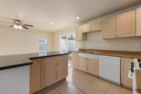 Kitchen - 44519 Benald St, Lancaster, CA 93535 photo 4 of 6