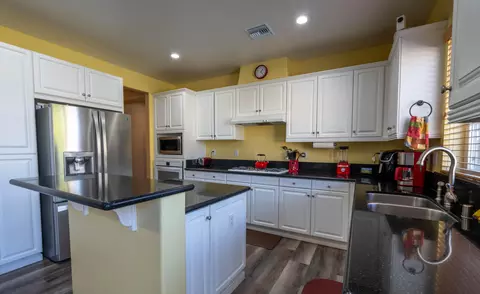 6035 Ryans Pl, Lancaster, CA 93536 photo 9