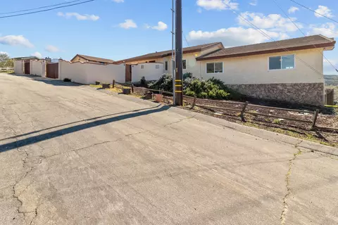 14748 Flintstone Dr, Lake Hughes, CA 93532