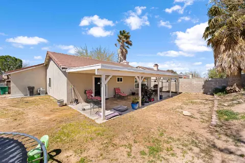 Exterior - 44222 Hampton St, Lancaster, CA 93536 photo 8 of 16