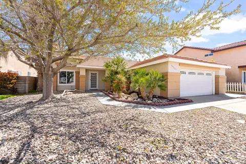 Exterior - 44222 Hampton St, Lancaster, CA 93536 photo 11 of 16