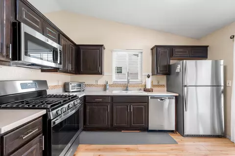 Kitchen - 44222 Hampton St, Lancaster, CA 93536 photo 3 of 3
