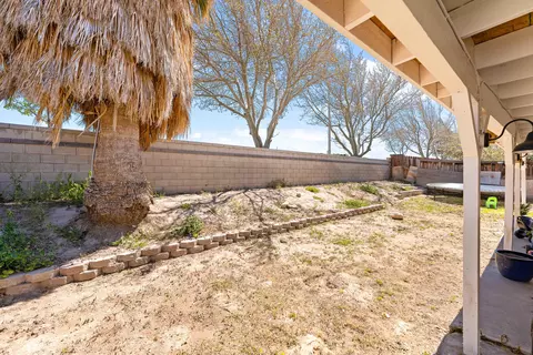 Exterior - 44222 Hampton St, Lancaster, CA 93536 photo 5 of 16