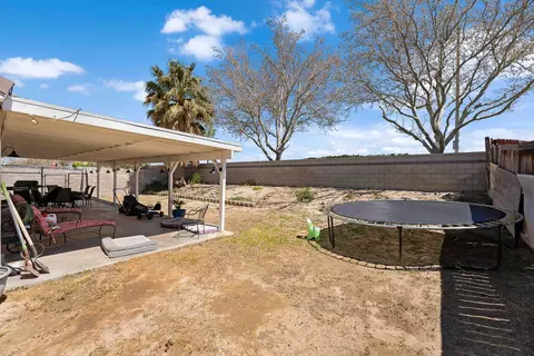 Exterior - 44222 Hampton St, Lancaster, CA 93536 photo 10 of 16