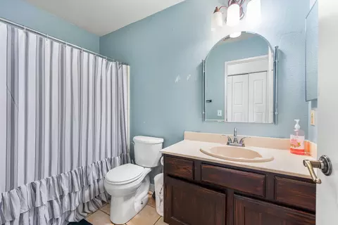Bath - 44222 Hampton St, Lancaster, CA 93536 photo 2 of 2