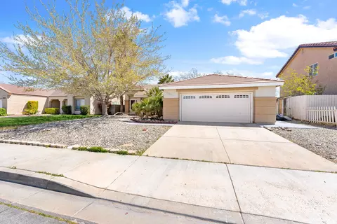 Exterior - 44222 Hampton St, Lancaster, CA 93536 photo 13 of 16