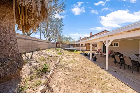 Exterior - 44222 Hampton St, Lancaster, CA 93536 photo 6 of 16
