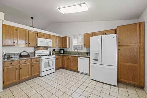 Kitchen - 6121 Golding Dr, Lancaster, CA 93536 photo 2 of 4
