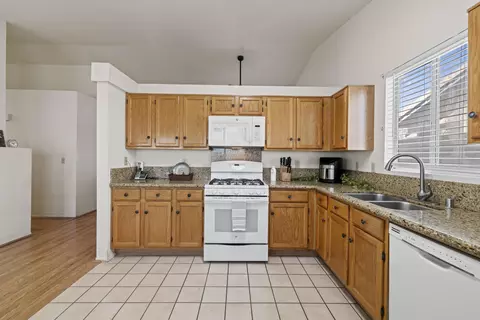Kitchen - 6121 Golding Dr, Lancaster, CA 93536 photo 4 of 4