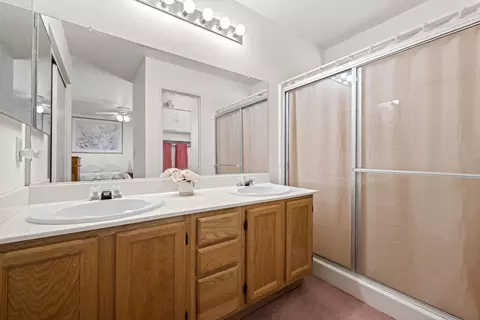 Bath - 6121 Golding Dr, Lancaster, CA 93536 photo 1 of 3