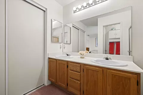 Bath - 6121 Golding Dr, Lancaster, CA 93536 photo 2 of 3