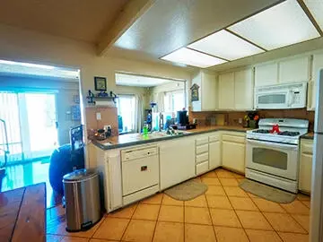 Kitchen - 97 White Oak Dr, Tehachapi, CA 93561 photo 1 of 4