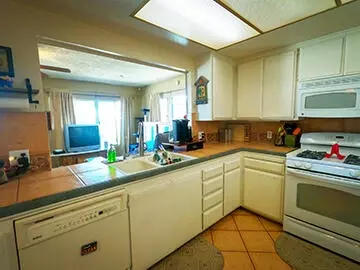 Kitchen - 97 White Oak Dr, Tehachapi, CA 93561 photo 2 of 4