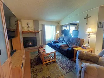 Living - 97 White Oak Dr, Tehachapi, CA 93561 photo 2 of 3