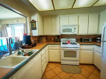 Kitchen - 97 White Oak Dr, Tehachapi, CA 93561 photo 4 of 4