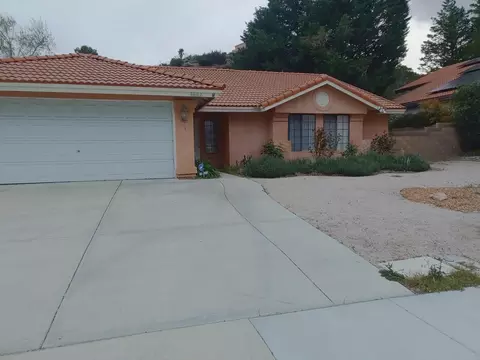 4662 Brisa Dr, Palmdale, CA 93551