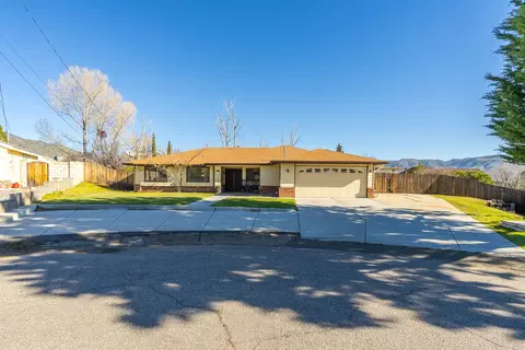 Exterior - 21766 Fox Ct, Tehachapi, CA 93561 photo 10 of 12