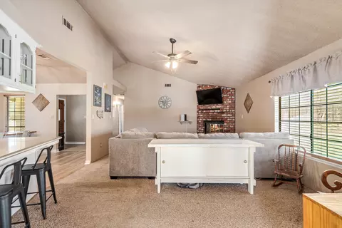Bedroom - 21766 Fox Ct, Tehachapi, CA 93561 photo 1 of 7