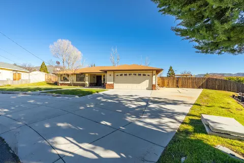 Exterior - 21766 Fox Ct, Tehachapi, CA 93561 photo 11 of 12