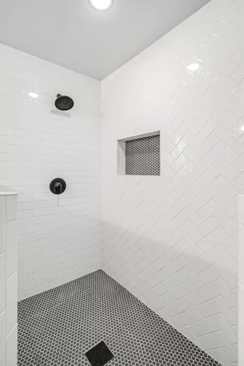 Bath - 21766 Fox Ct, Tehachapi, CA 93561 photo 3 of 5