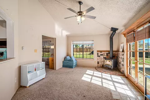 Bedroom - 21766 Fox Ct, Tehachapi, CA 93561 photo 2 of 7