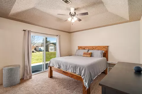 Bedroom - 21766 Fox Ct, Tehachapi, CA 93561 photo 3 of 7