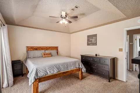 Bedroom - 21766 Fox Ct, Tehachapi, CA 93561 photo 4 of 7