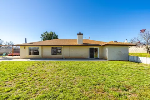 Exterior - 21766 Fox Ct, Tehachapi, CA 93561 photo 7 of 12