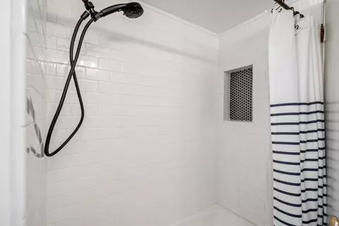 Bath - 21766 Fox Ct, Tehachapi, CA 93561 photo 5 of 5