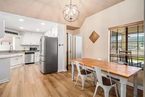 Dining - 21766 Fox Ct, Tehachapi, CA 93561 photo 1 of 2
