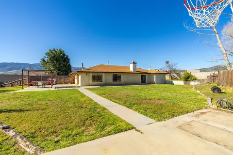 Exterior - 21766 Fox Ct, Tehachapi, CA 93561 photo 4 of 12