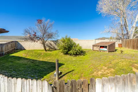 Exterior - 21766 Fox Ct, Tehachapi, CA 93561 photo 9 of 12
