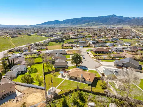 View/Area - 21766 Fox Ct, Tehachapi, CA 93561 photo 6 of 7