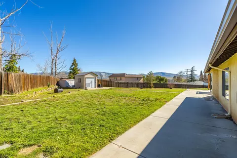Exterior - 21766 Fox Ct, Tehachapi, CA 93561 photo 8 of 12