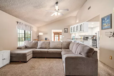Living - 21766 Fox Ct, Tehachapi, CA 93561 photo 3 of 5